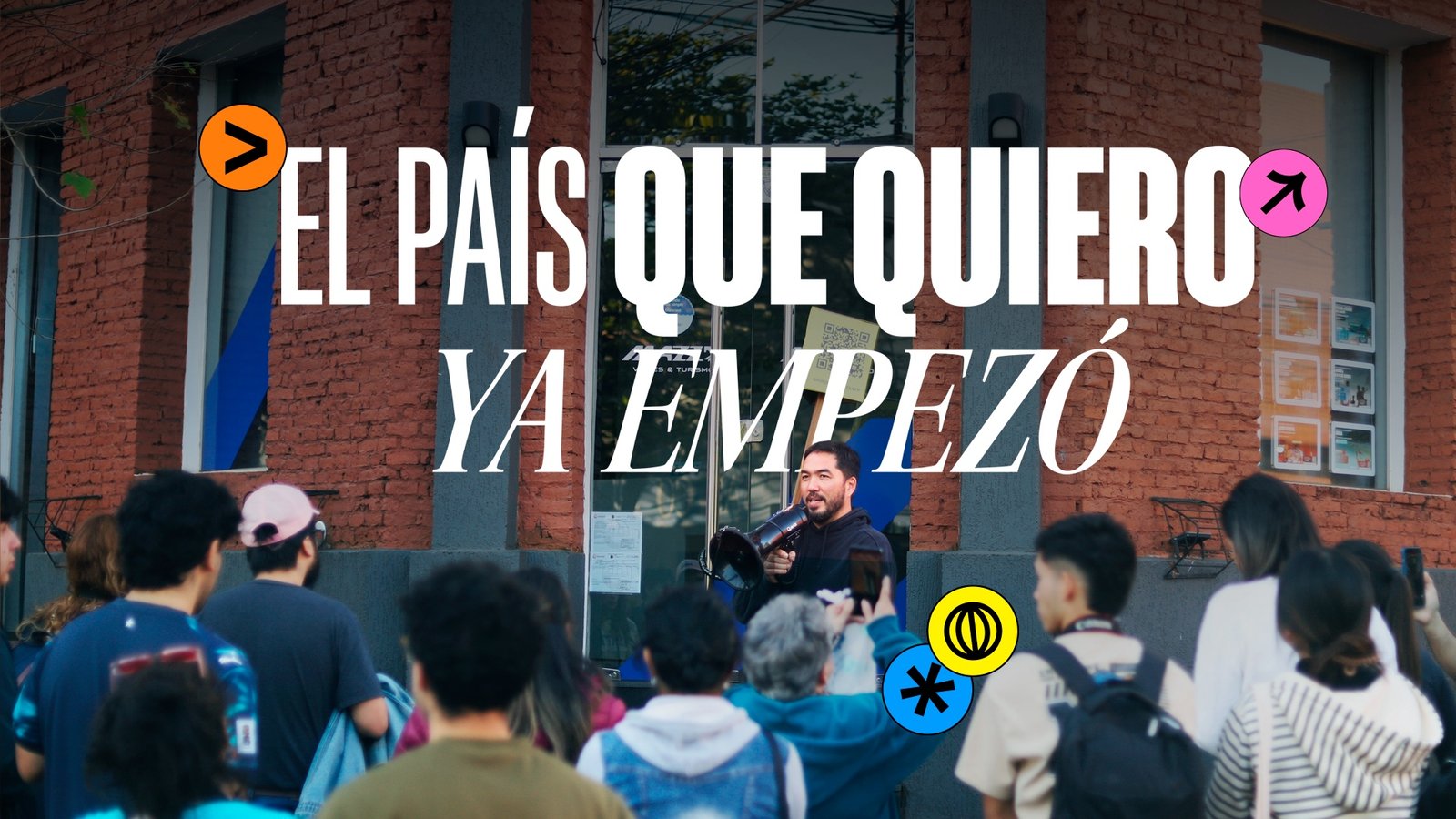El país que quiero ya empezó. Actividad ciudadana frente a un edificio de Encarnación.